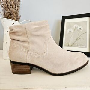Vionic Tan Suede Ankle Boots Booties Sz 8.5 EUC